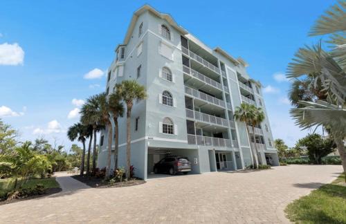 South Island Casa | Captains Bay 3BR Beach Condo