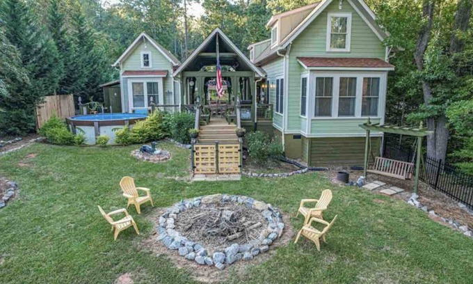 Eatonton Cabaña | Tranquil Lakefront Cottage with Dock, Pool, & Game Room