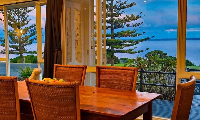 Kangaroo Island Casa | Captains on the Seafront -Large 4br 2bth-Rare Find
