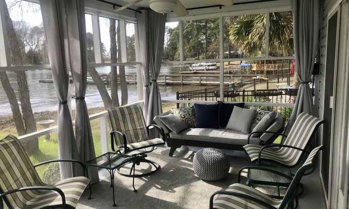 Lake Murray of Richland Casa | “Captain’s Quarters” Lake Murray vacation home, awesome views, close to marina.