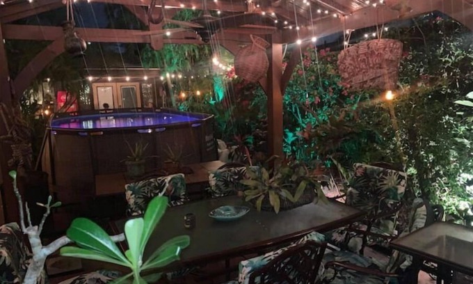 Southside Apartamento | Captin' Joe's Tropical Palm Beach Hot Tub Hideaway