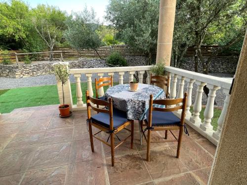 Sauve Casa | Captivating 2-Bed, 1 bath Cottage, Private Garden & Shared Pool in Sauve