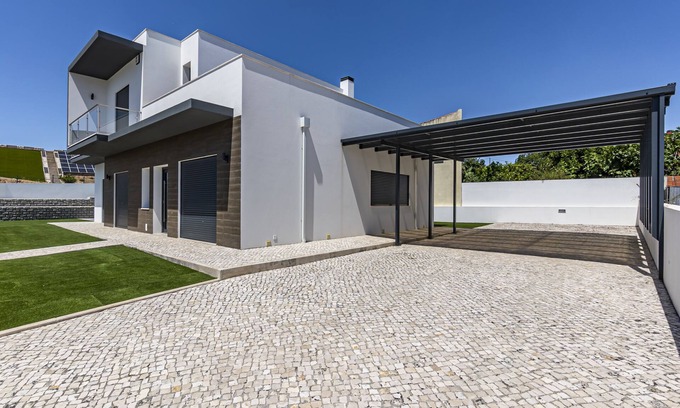 Cadaval Casa | Captivating 4-Bed House in Cadaval district-Lisbon