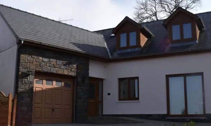 Pencader Casa | Captivating 4-bed House in West Wales