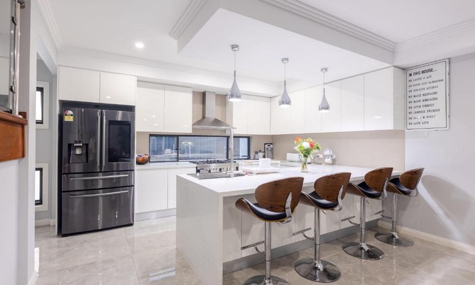 Edmondson Park Casa | Captivating 5BR Pet Friendly Home with Fully Fully Equiped Kitchen And Fast WIFI