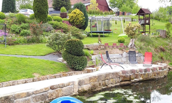 Lichtenhain Apartamento | Espacioso apartamento en Lichtenhain con estanque