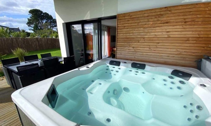 Carantec Casa | Carantec 4 stars house with private jacuzzi and garden