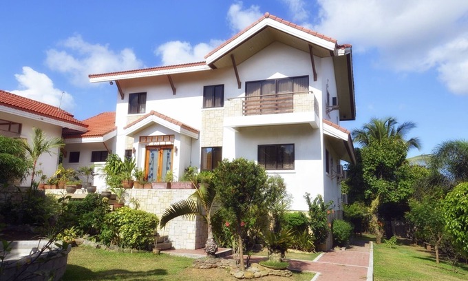Alfonso Casa | JARDÍN DE VILLA EN CARASUCHI - Cerca de TAGAYTAY