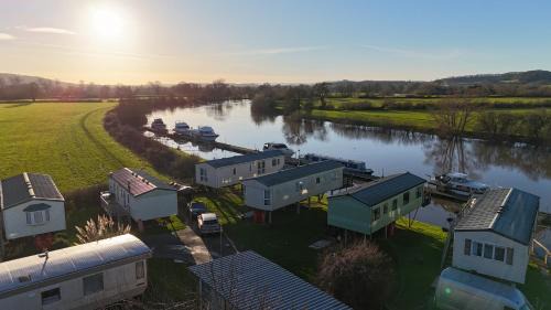Forest of Dean Casa | Caravan 5 by The River Severn, dog friendly, great for contractors, walkers and fishing on the river