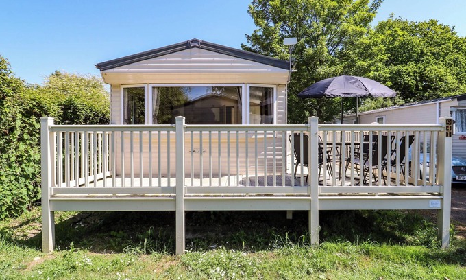 Clacton-on-Sea Cabaña | CARAVAN 941, pet friendly, country holiday cottage in Clacton-On-Sea