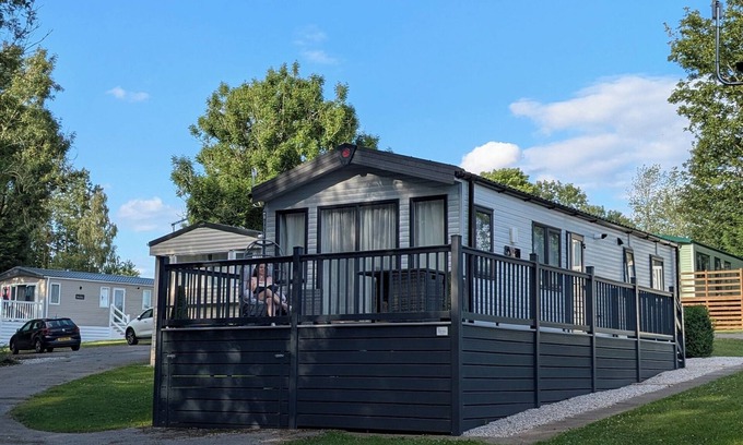 Fenny Bentley Casa | Caravan at Ashbourne Heights Holiday Park in the Peak District National Park