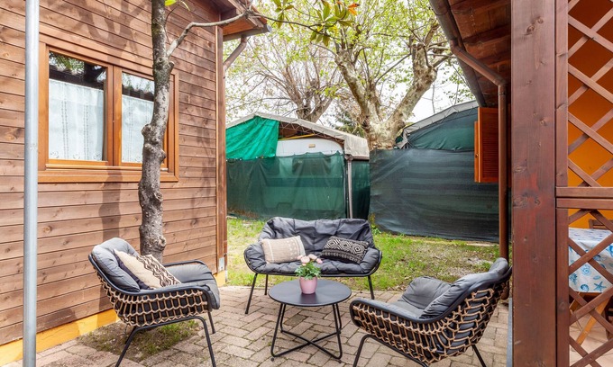 Marina di Massa Alquiler De RV | Caravan "Bungalow Ornella" with Private Terrace & Wi-Fi