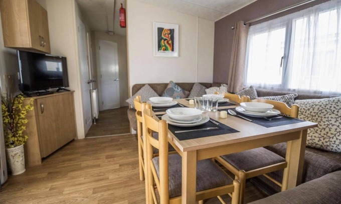 Clacton-on-Sea Cabina | Caravan - Sleeps 10 - Pet Friendly - Parking