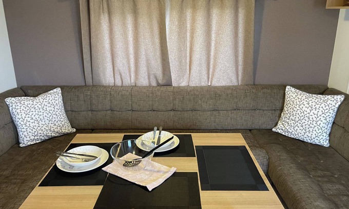 Clacton-on-Sea Cabina | Caravan - Sleeps 10 - Pet friendly - Parking