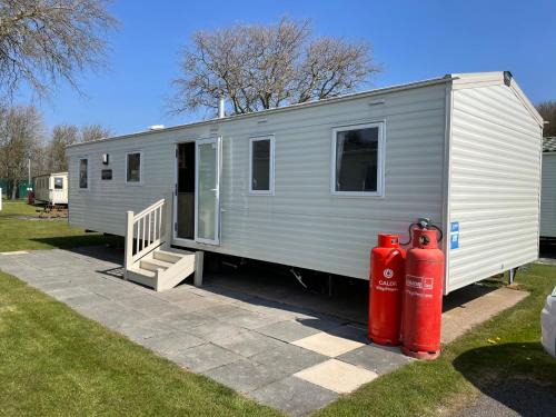 Flookburgh Casa | Caravan - Sleeps up to 8 & Free parking