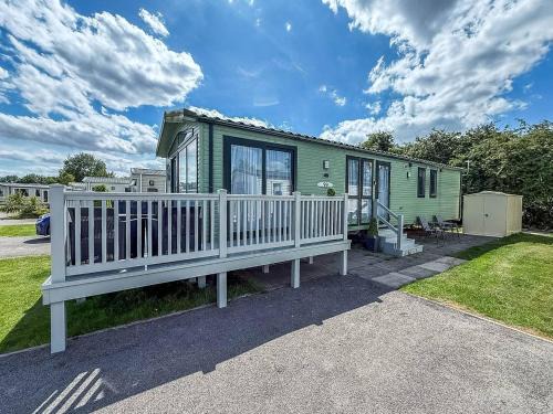Skegness Complejo | Caravan with decking at Southview Park ref 33059V