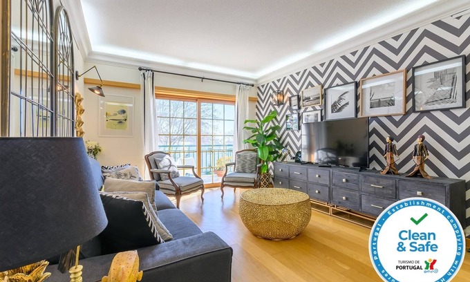 Carcavelos Apartamento | CARCAVELOS BEACH. A wonderful 2 bedroom apartment