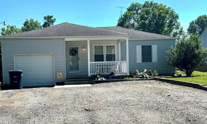 Muncie Casa | Cardinal Cottage - 2 bedroom cozy home