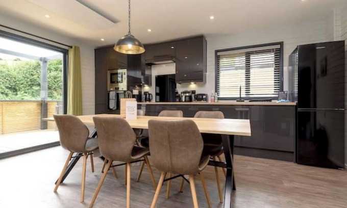 Looe Cabina | Cardinham Lodge : 3 bedroom - max 6 occ - VP9
