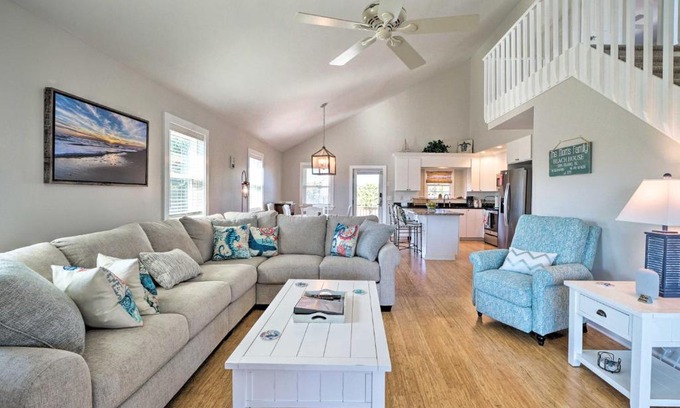 Long Beach Casa | Carefree Coastal Getaway - Walk to Long Beach