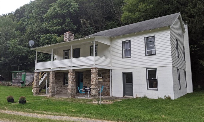 Hopewell Casa | Caretaker's Cottage - 4 Bedrooms Pet Friendly On The River