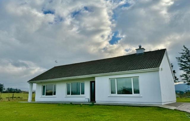 Cahirciveen Casa | Carhan River Holiday Home - Cahersiveen
