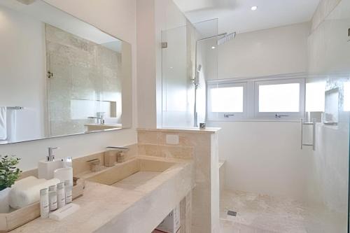 Juan Dolio - El Pueblo Apartamento | Caribbean Sea Waves View, Beachfront Apt.