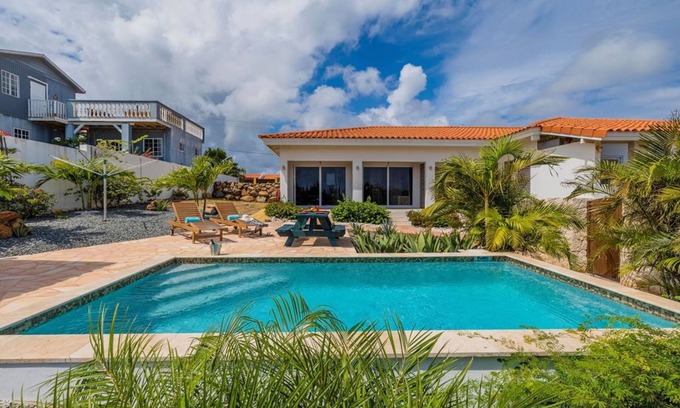 Santa Cruz Apartamento | Caribbean Charm ~ Serene Santa Lucia ~ Sunny Pool!