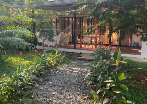 Cocles Casa | Caribbean Irie - charming, luxurious bungalow in nature with AC & fiber optic wifi
