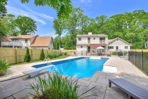 Stevensville Casa | Caribbean Themed Pool Home - 25 min to USNA