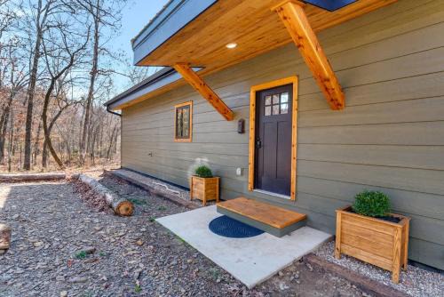 Fayetteville Casa | Caribou Cabin at Thunder Bluff