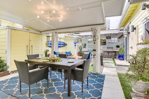 Carlsbad Casa | Carlsbad Bungalow Patio, Hot Tub, Close to Beach!