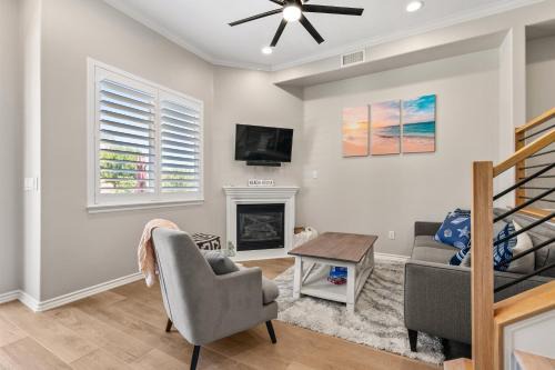 Carlsbad Village Casa | Carlsbad Village Escape 3-Bed 2,5-Bath steps from the beach