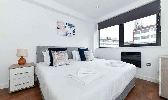Gedling Casa | Carlton sq - Inviting 2bedroom apartment with free wifi and a smart TV