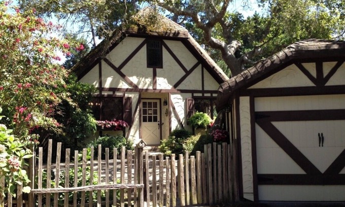 Hatton Fields Cabaña | Carmel charmer!! Short, 10 min. walk to town center. Close to trail to Mission.
