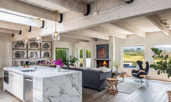 Carmel Point Casa | Carmel moderna Hacienda da un paseo distancia al pueblo W / 3 dormitorios y 3. 5 Baños