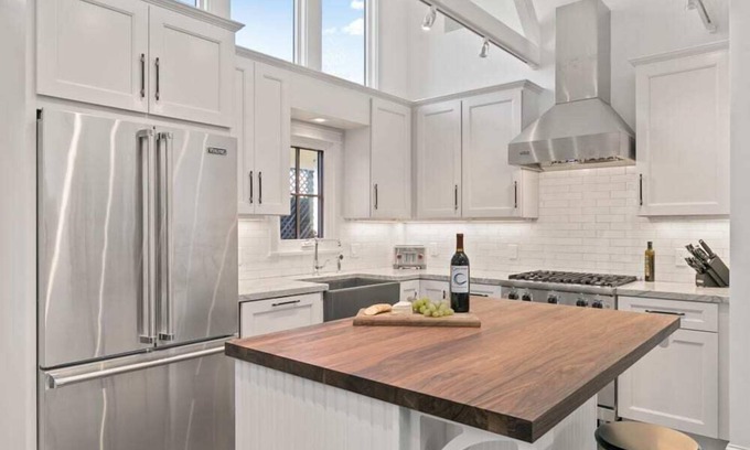 Northeast Carmel Casa | Carmel's Wy Knot: Beautiful remodel in Carmel-by-the-Sea!