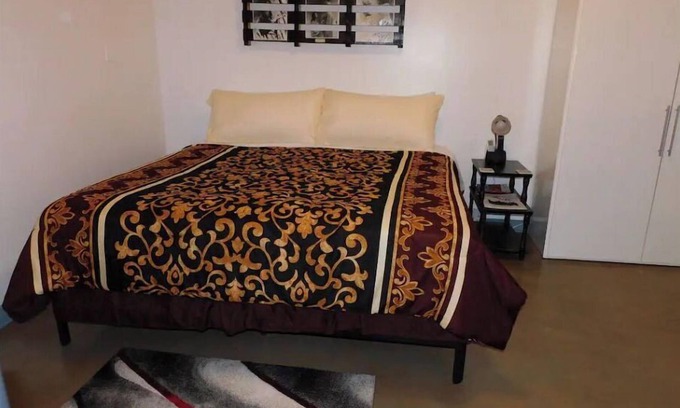 Marfa Apartamento | Carmen's Marfa Boutique Hotel/Elsie King Bedroom En-Suite