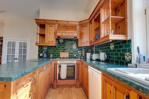 Swinton Apartamento | Carnegie Library: Shakespeare Apartment 3 Bedroom
