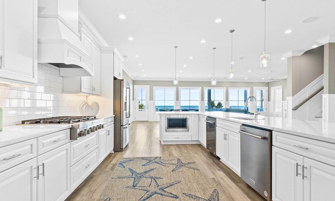 Crescent Beach Casa | Carolina Breeze 8BR Luxury Vacation Home