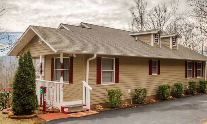 Franklin Casa | Carolina Crest - Close to town, shopping, dining