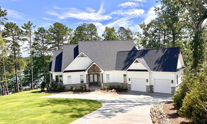 Seneca Casa | Carolina’s Cottage Cove-Lake Keowee