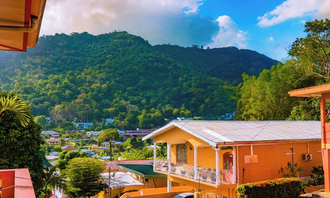 Maraval Apartamento | Carolyn's View has a full apartment and four double occupancy rooms.