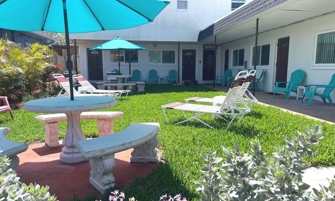 Sunset Reef Apartamento | 🎈Carousel Suites #2-Studio in Redington Shores - The Perfect Getaway!