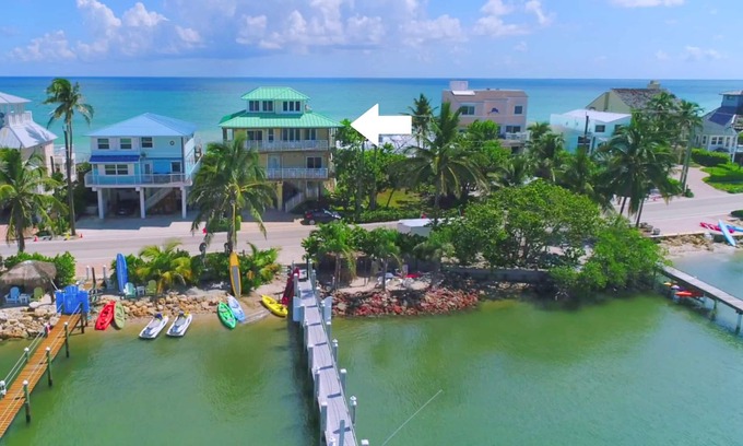Stuart Casa | ¡Carpe Diem! FL impresionante casa de playa en la playa + muelle! << $ 100 por noche / Dormitorio