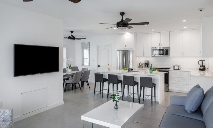 Grace Bay Casa | Carpe Diem 3 BR Condo