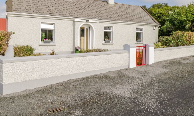 Ballinful Cabaña | CARPENTER’S COTTAGE, family friendly in Grange, County Sligo