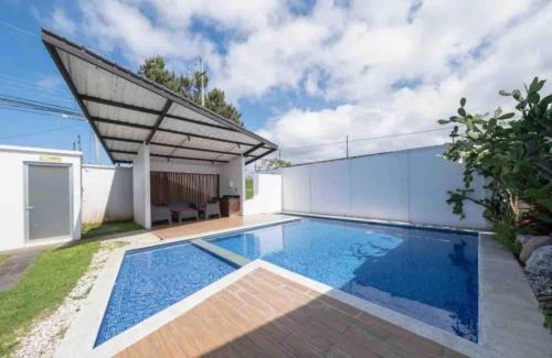 Jacó Apartamento | Carport Strong Wifi Vaulted Ceilings