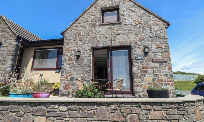 Solva Casa | CARREG DDU, pet friendly, character holiday cottage in Solva