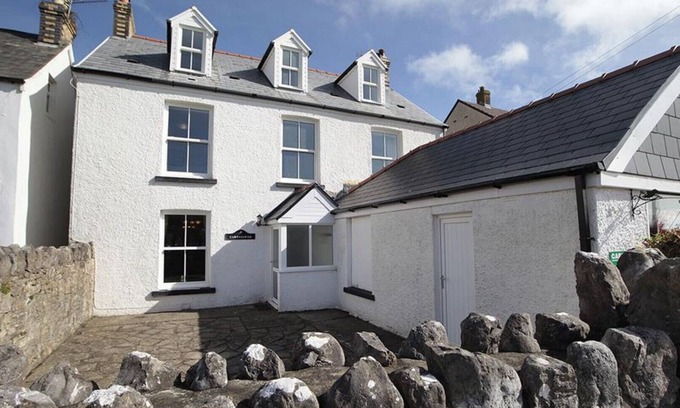 Port-Eynon Casa | Carreg Lwyd Farmhouse